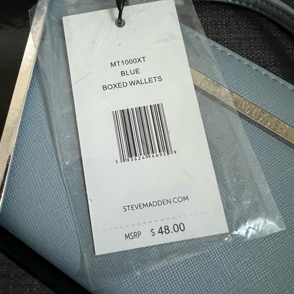 NWT STEVE MADDEN BZIPPY ZIP AROUND WALLET WRISTLET CASE - Picture 6 of 10